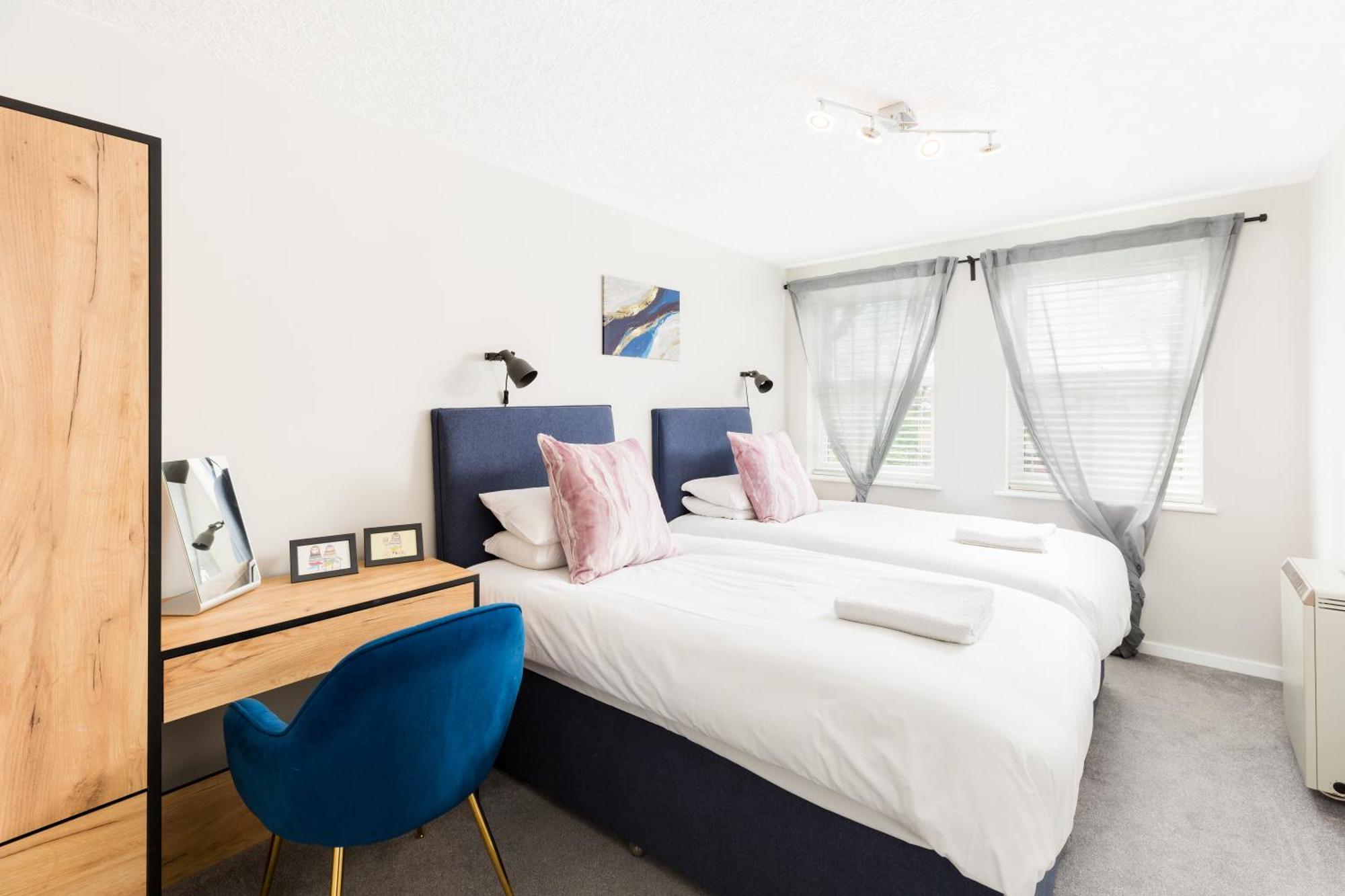 Modern 2-Bedroom Apartments With Free Parking In 利明顿 外观 照片