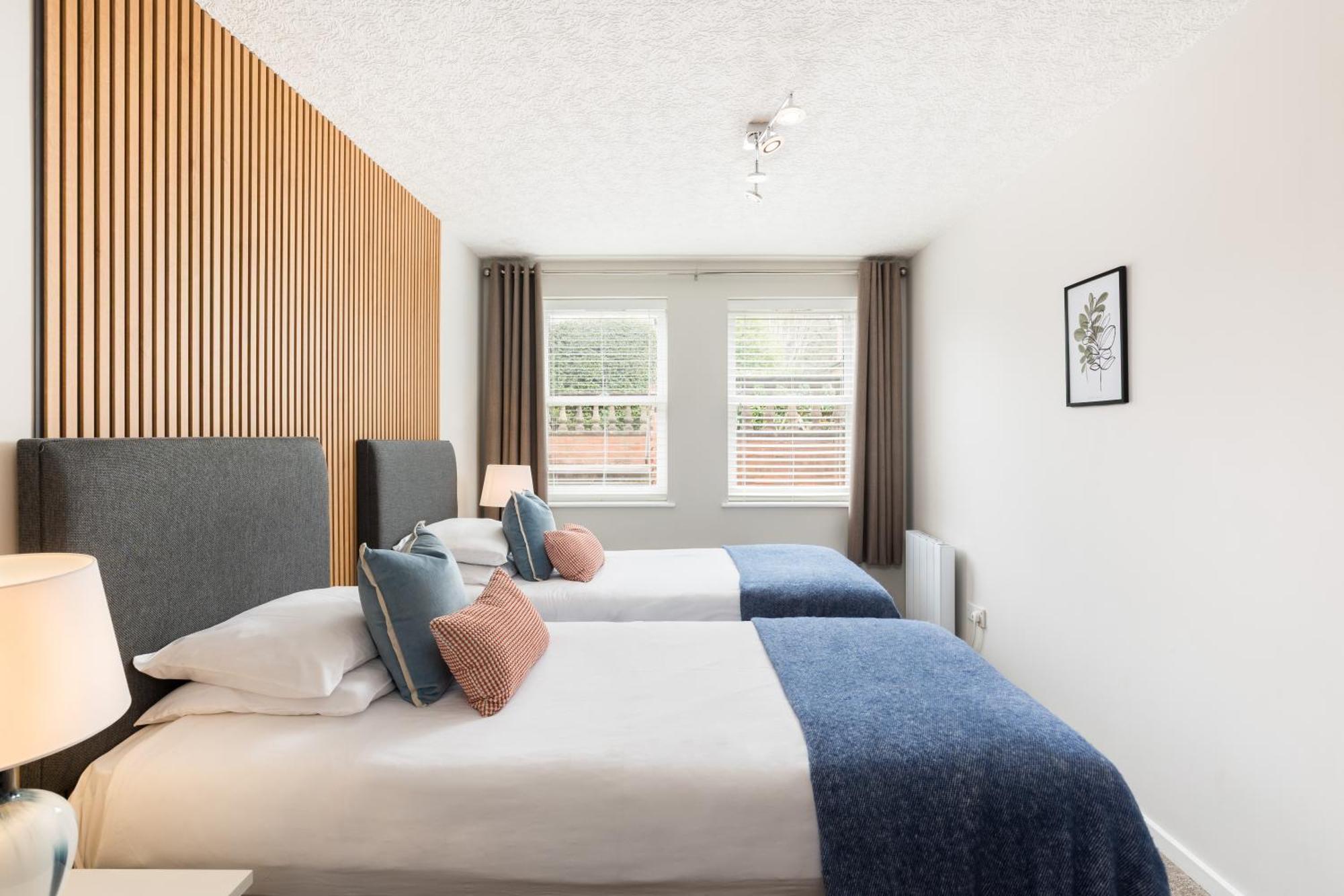 Modern 2-Bedroom Apartments With Free Parking In 利明顿 外观 照片