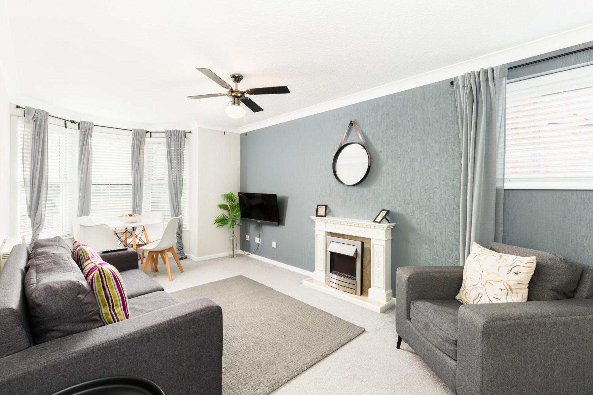 Modern 2-Bedroom Apartments With Free Parking In 利明顿 外观 照片