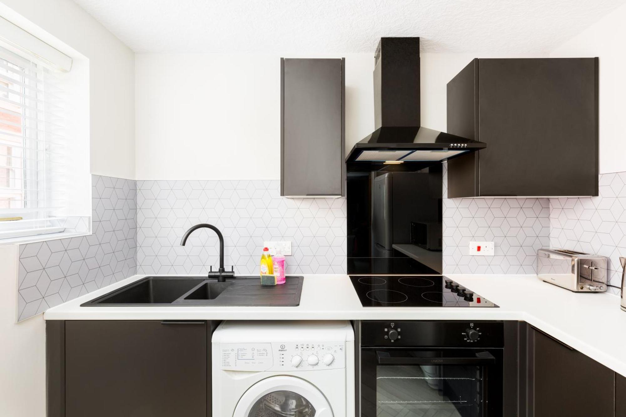 Modern 2-Bedroom Apartments With Free Parking In 利明顿 外观 照片