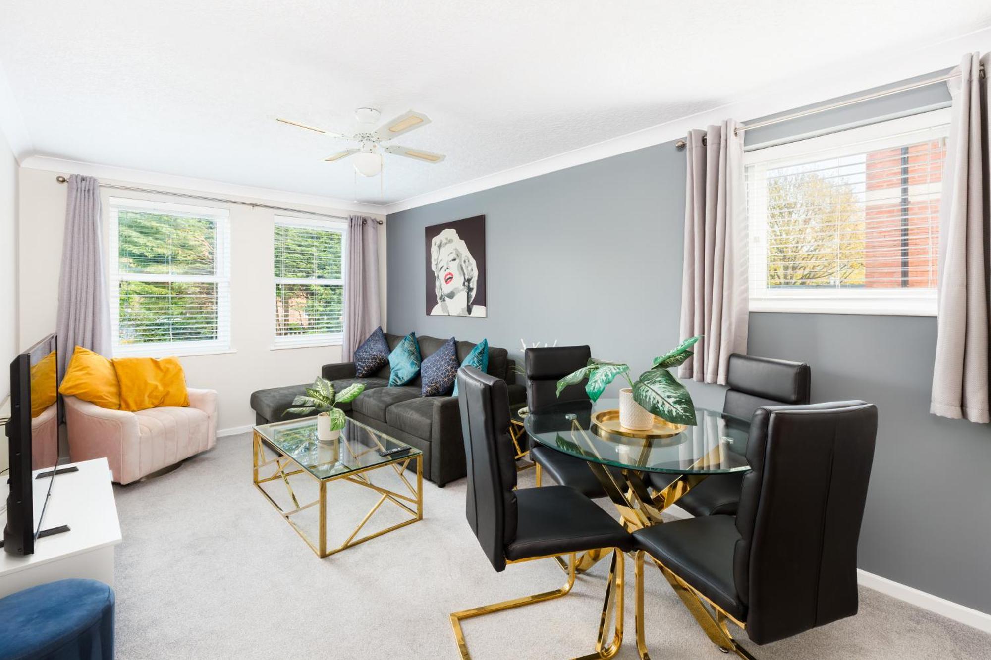 Modern 2-Bedroom Apartments With Free Parking In 利明顿 外观 照片