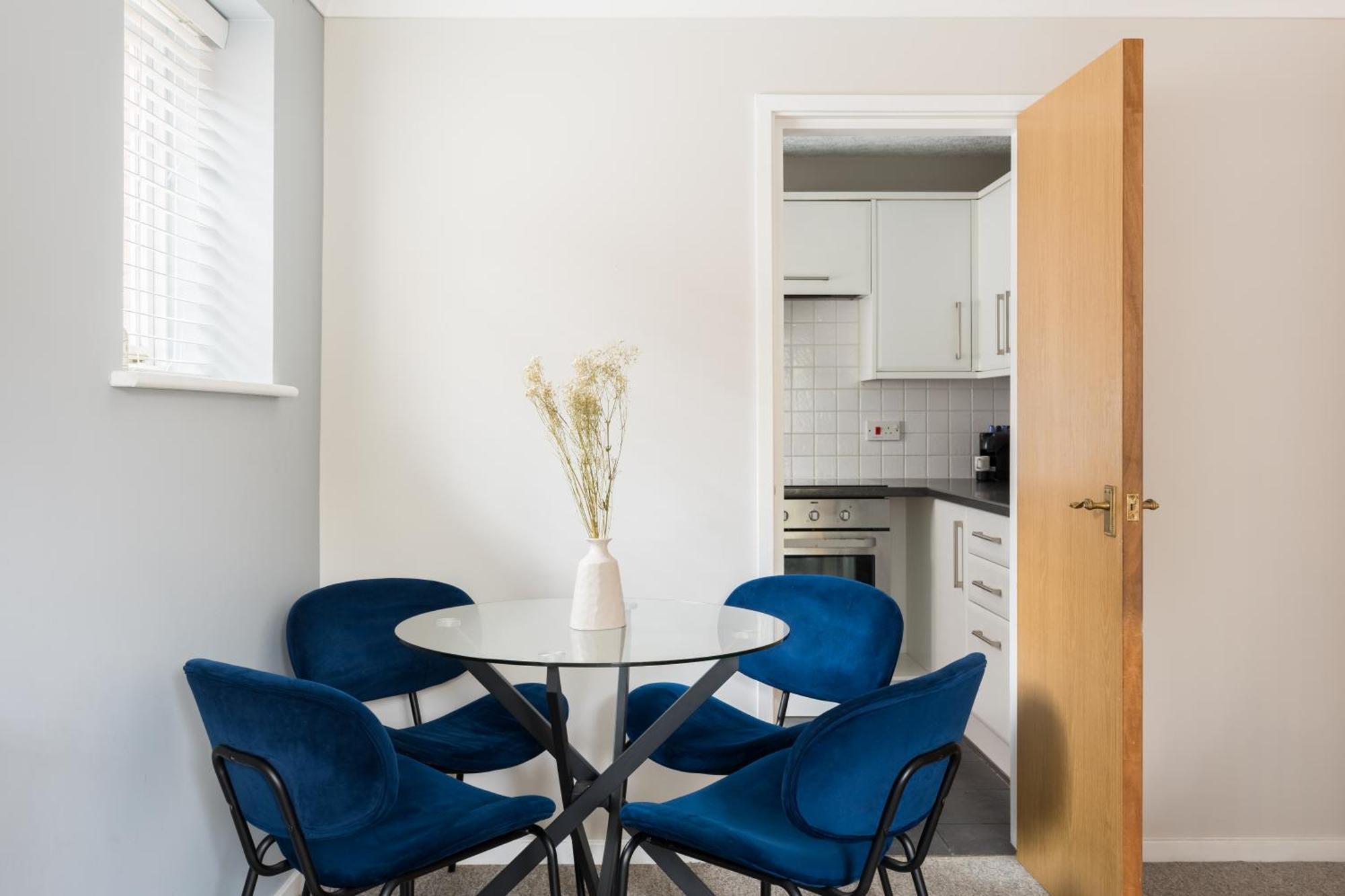 Modern 2-Bedroom Apartments With Free Parking In 利明顿 外观 照片