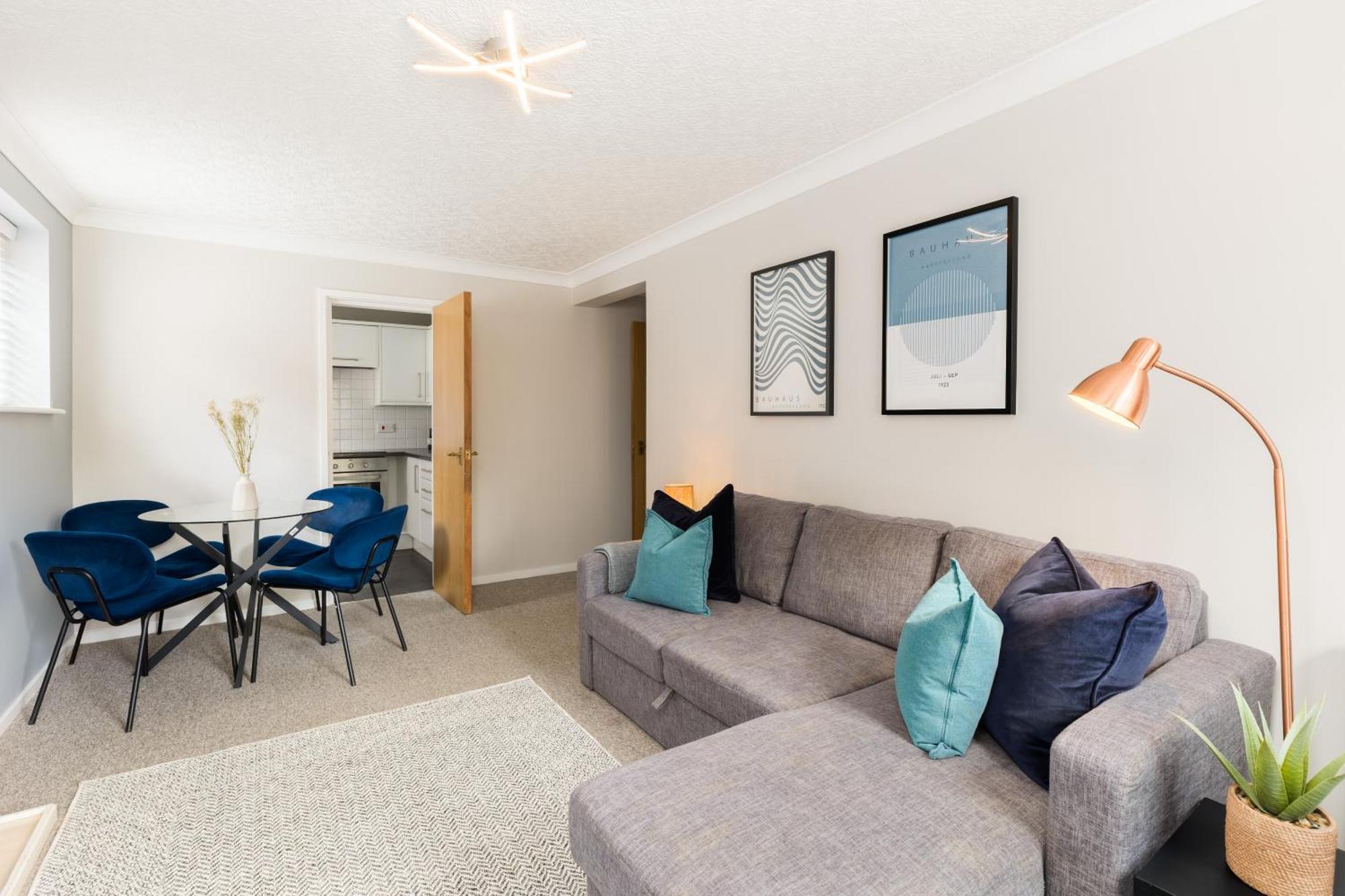Modern 2-Bedroom Apartments With Free Parking In 利明顿 外观 照片