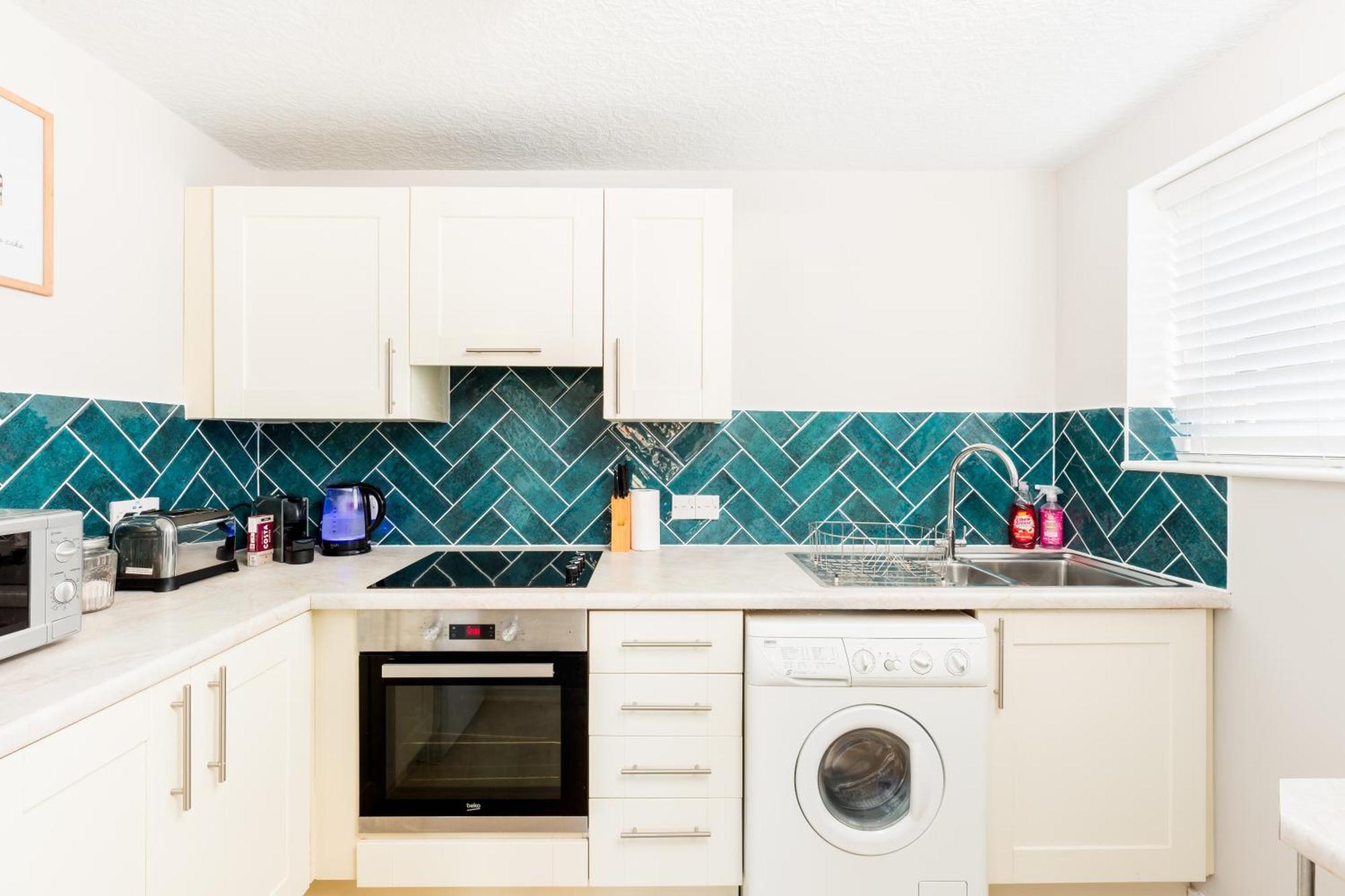 Modern 2-Bedroom Apartments With Free Parking In 利明顿 外观 照片