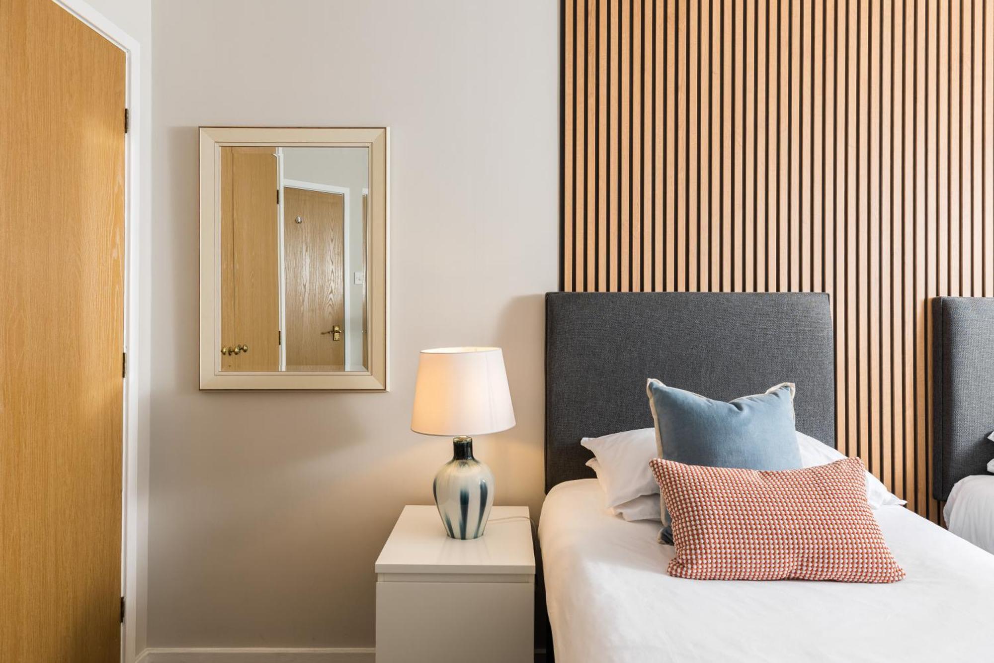 Modern 2-Bedroom Apartments With Free Parking In 利明顿 外观 照片