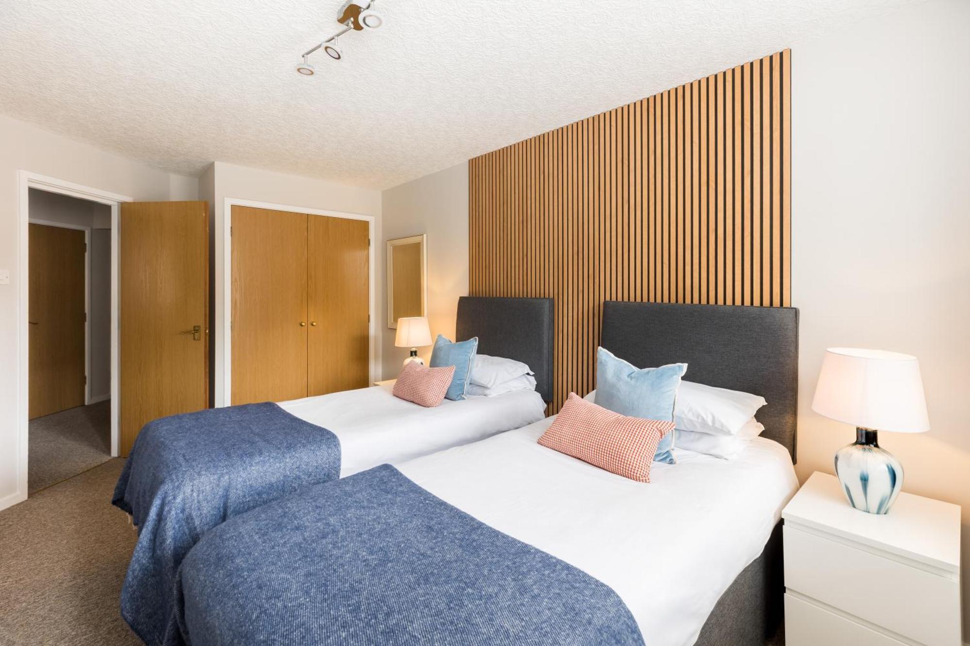 Modern 2-Bedroom Apartments With Free Parking In 利明顿 外观 照片