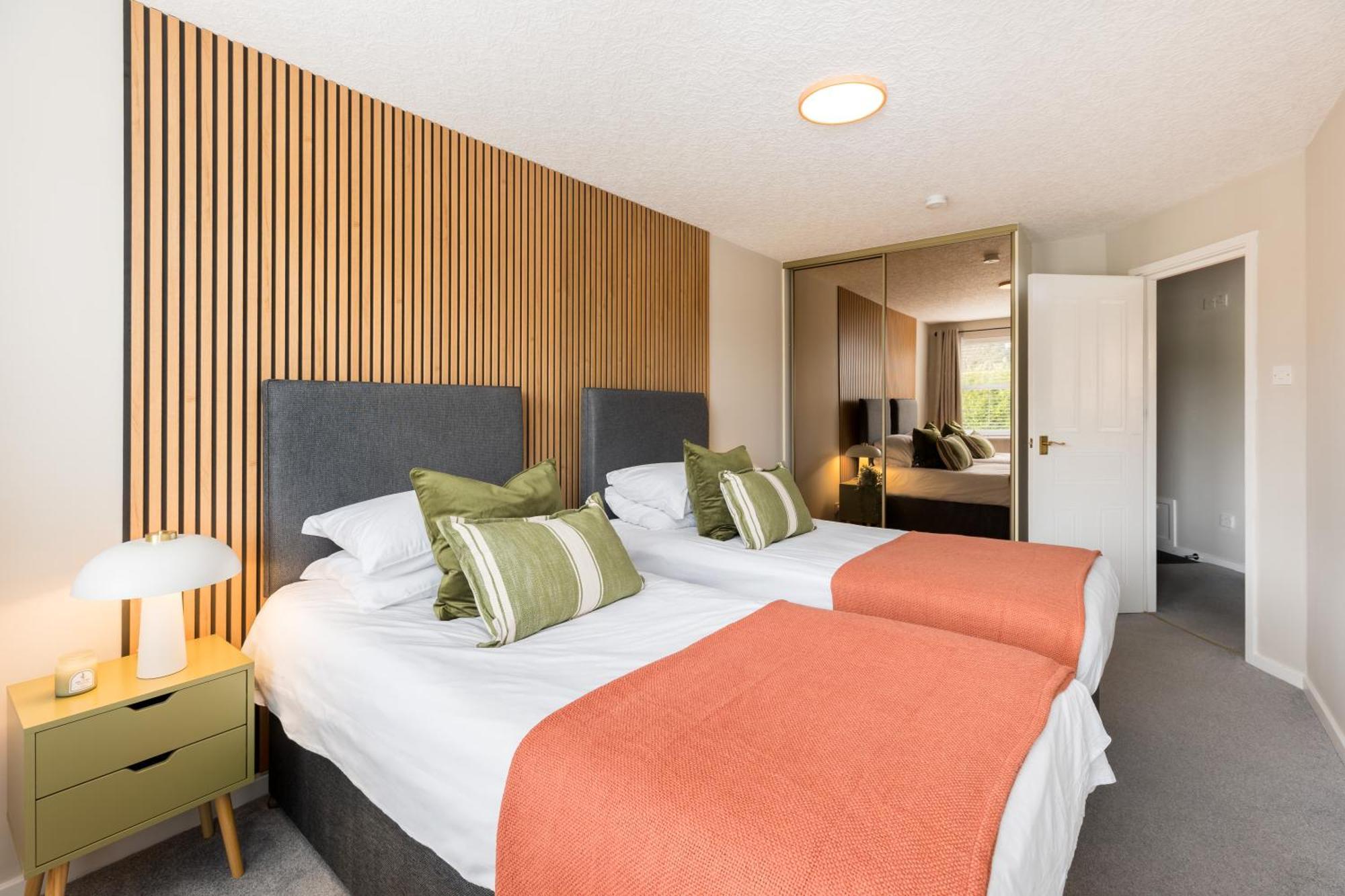 Modern 2-Bedroom Apartments With Free Parking In 利明顿 外观 照片