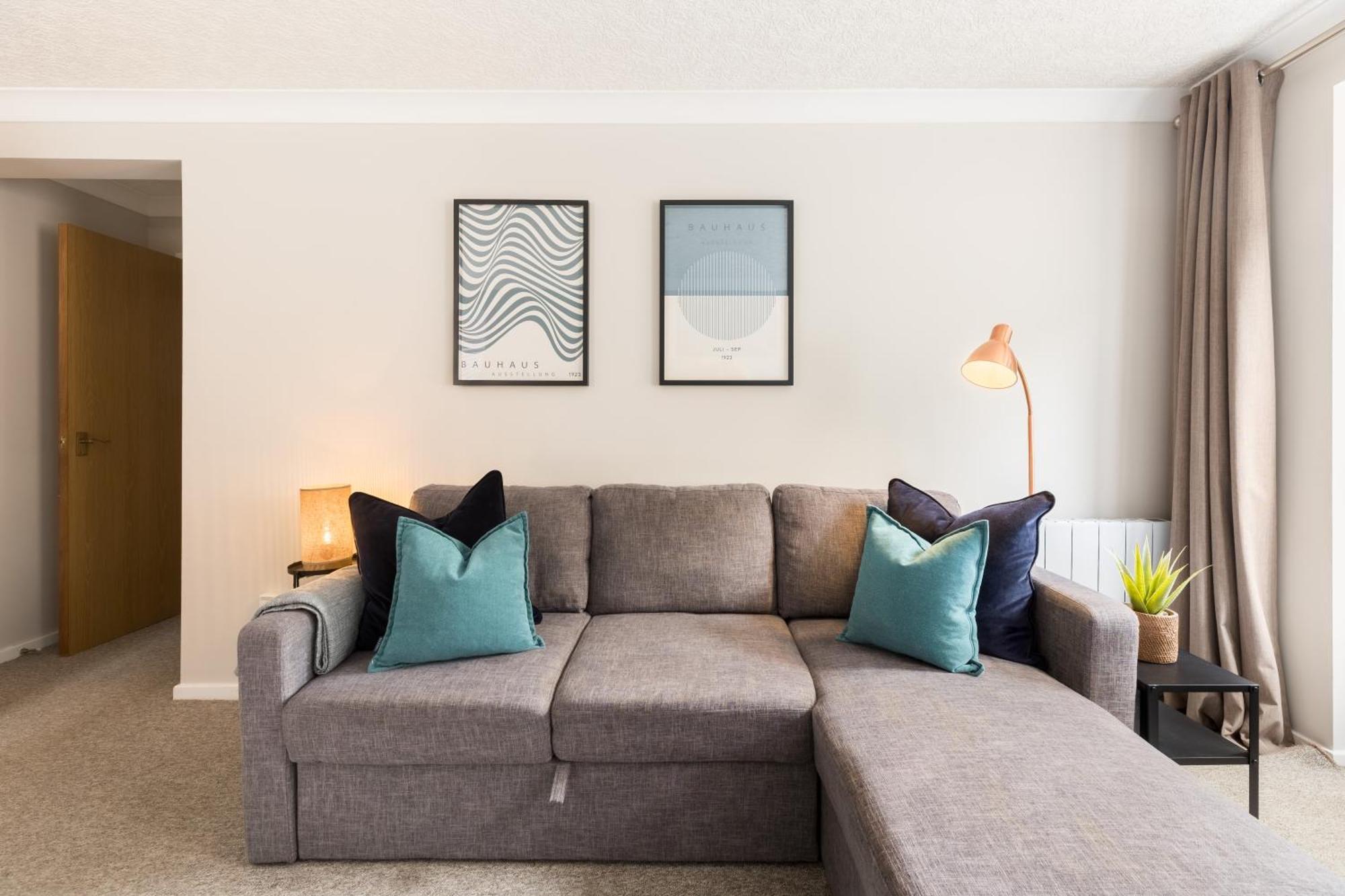 Modern 2-Bedroom Apartments With Free Parking In 利明顿 外观 照片