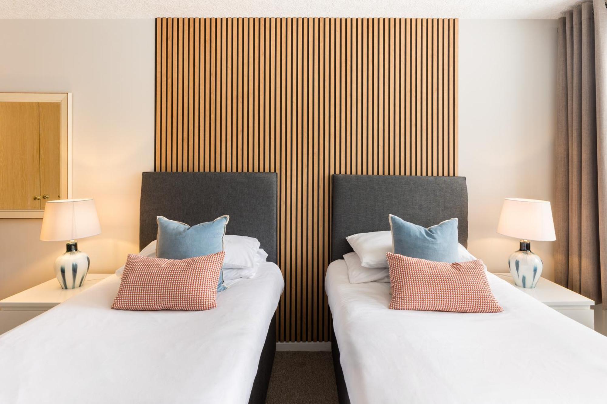 Modern 2-Bedroom Apartments With Free Parking In 利明顿 外观 照片