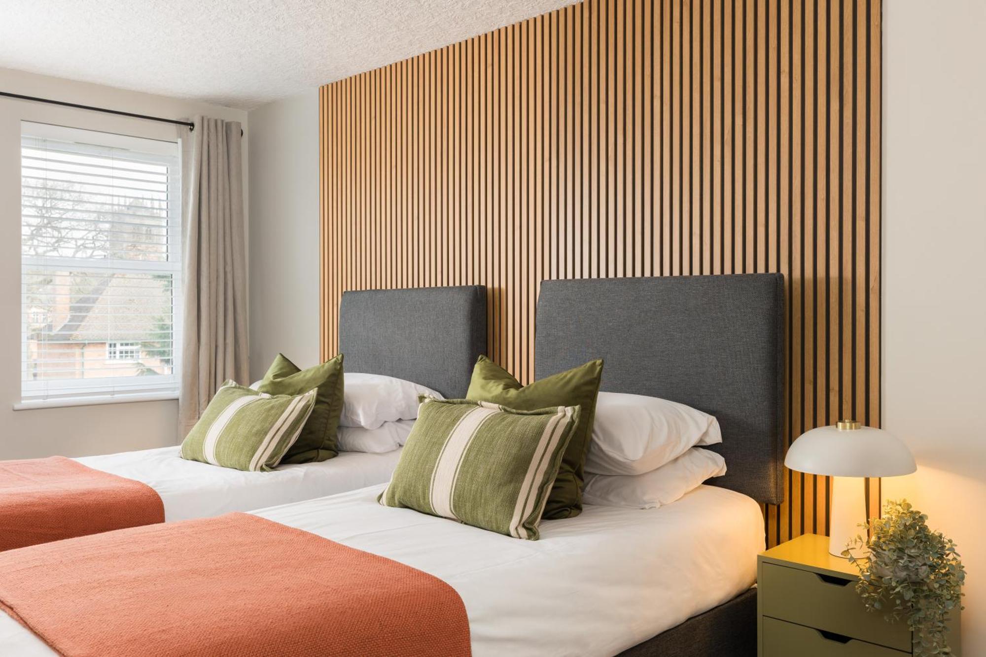 Modern 2-Bedroom Apartments With Free Parking In 利明顿 外观 照片