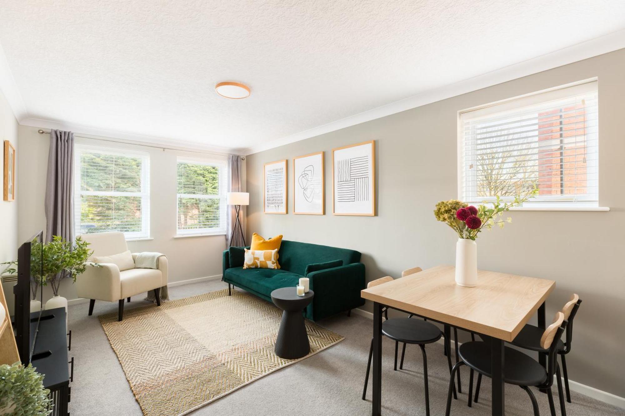 Modern 2-Bedroom Apartments With Free Parking In 利明顿 外观 照片